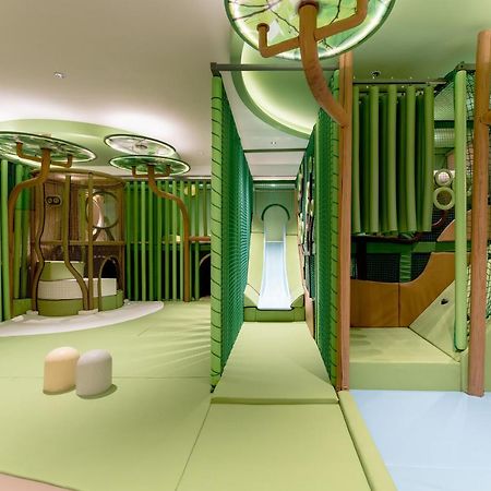 The Fullerton Ocean Park Hotel Hong Kong Exterior foto The Children's Club on board of MSC Fantasia