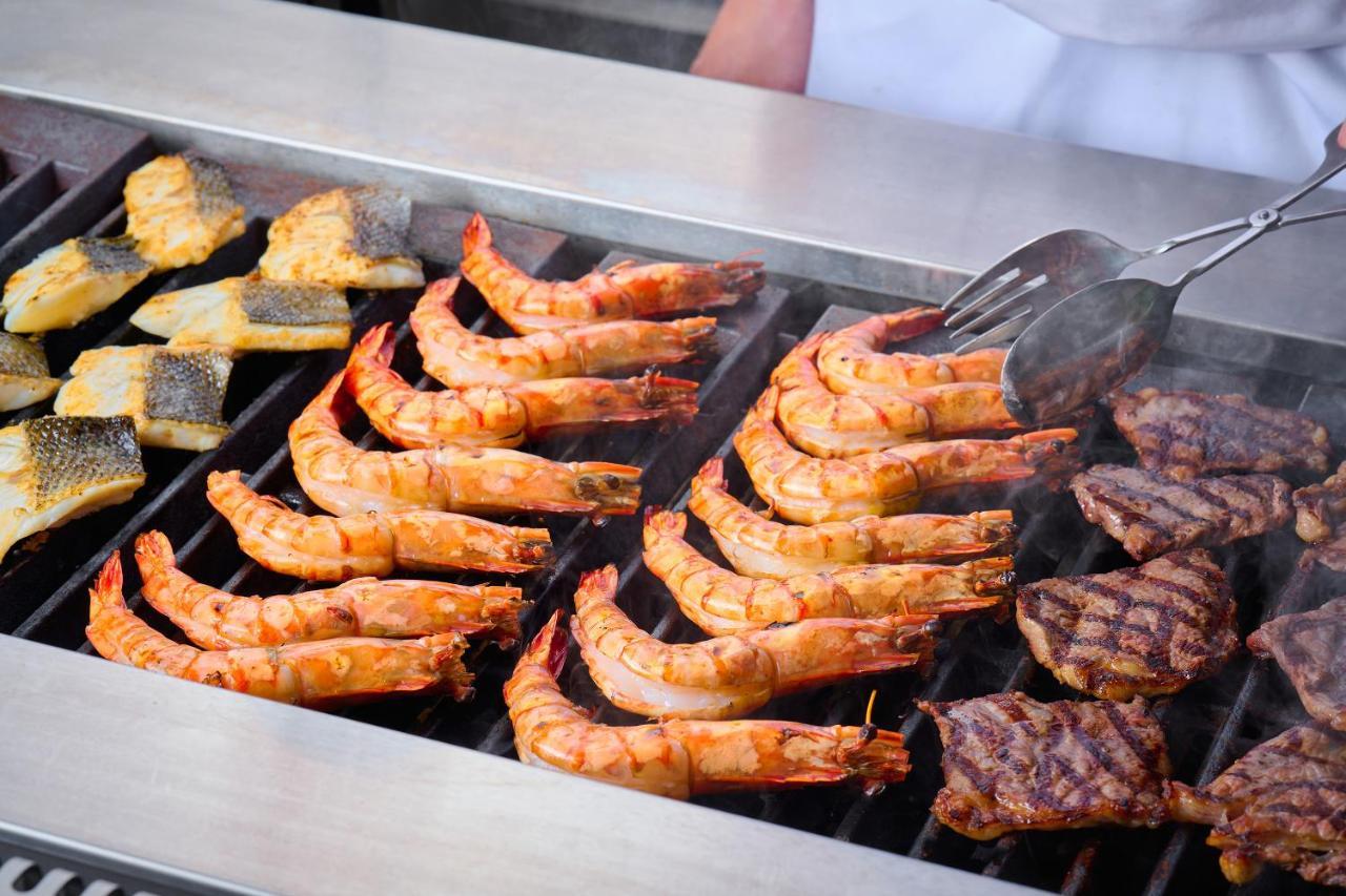 The Fullerton Ocean Park Hotel Hong Kong Exterior foto Grilled prawns