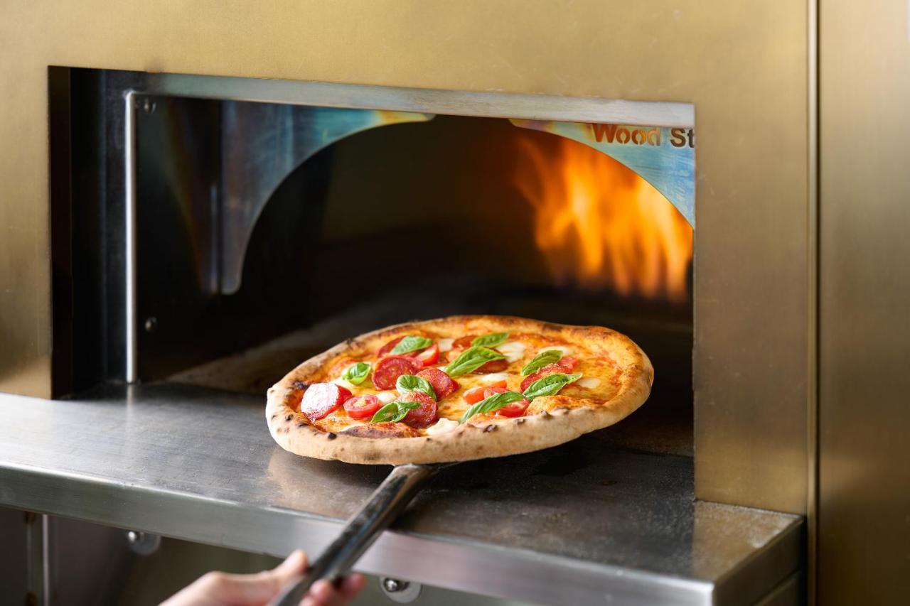 The Fullerton Ocean Park Hotel Hong Kong Exterior foto Wood-fired pizza oven