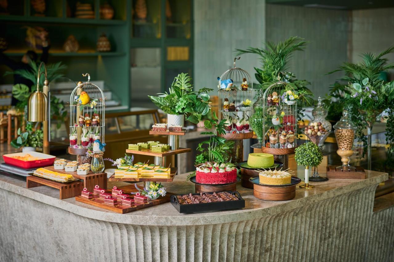 The Fullerton Ocean Park Hotel Hong Kong Exterior foto Dessert counter at a restaurant