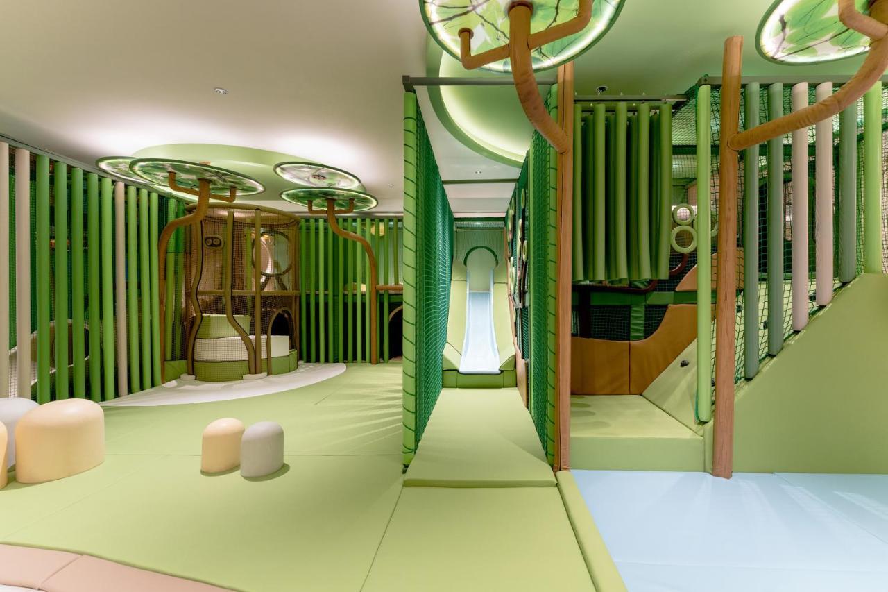 The Fullerton Ocean Park Hotel Hong Kong Exterior foto The Children's Club on board of MSC Fantasia