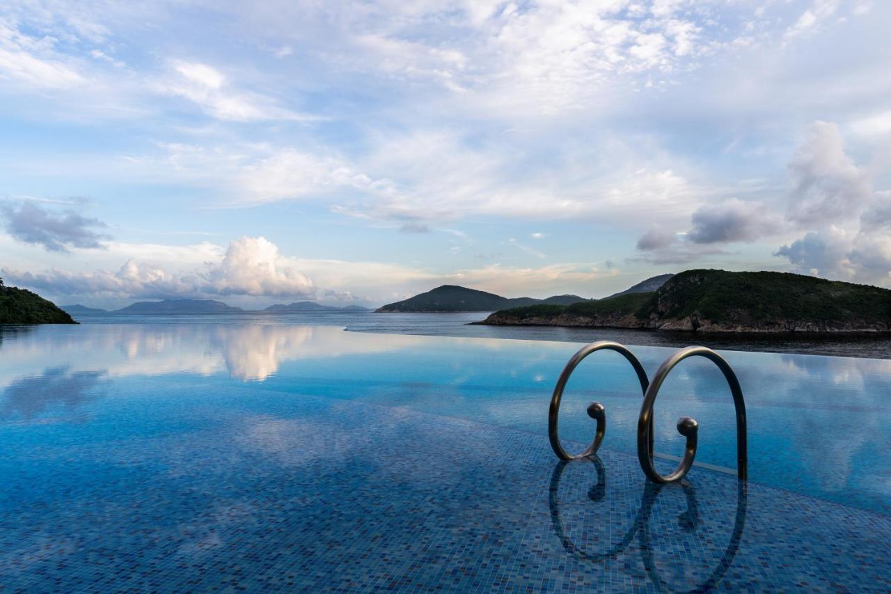 The Fullerton Ocean Park Hotel Hong Kong Exterior foto Infinity pool at the Mandarin Oriental, Sanya