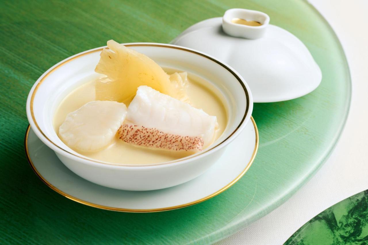 The Fullerton Ocean Park Hotel Hong Kong Exterior foto A bowl of bird's nest soup