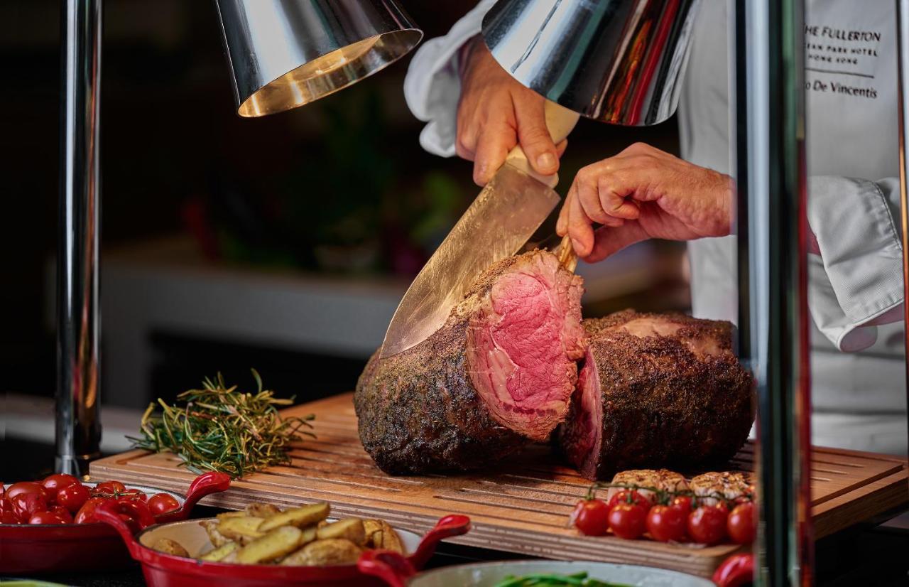 The Fullerton Ocean Park Hotel Hong Kong Exterior foto A chef carving a roast