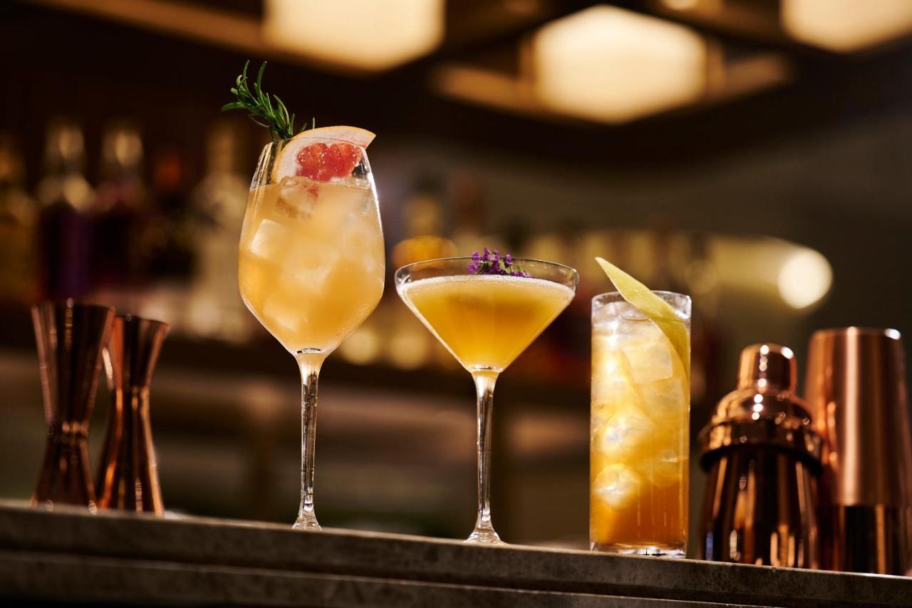 The Fullerton Ocean Park Hotel Hong Kong Exterior foto Cocktails at the bar