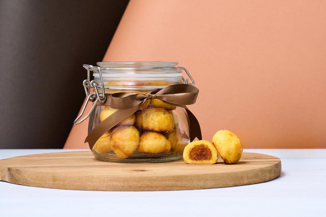 The Fullerton Ocean Park Hotel Hong Kong Exterior foto A jar of preserved lemons
