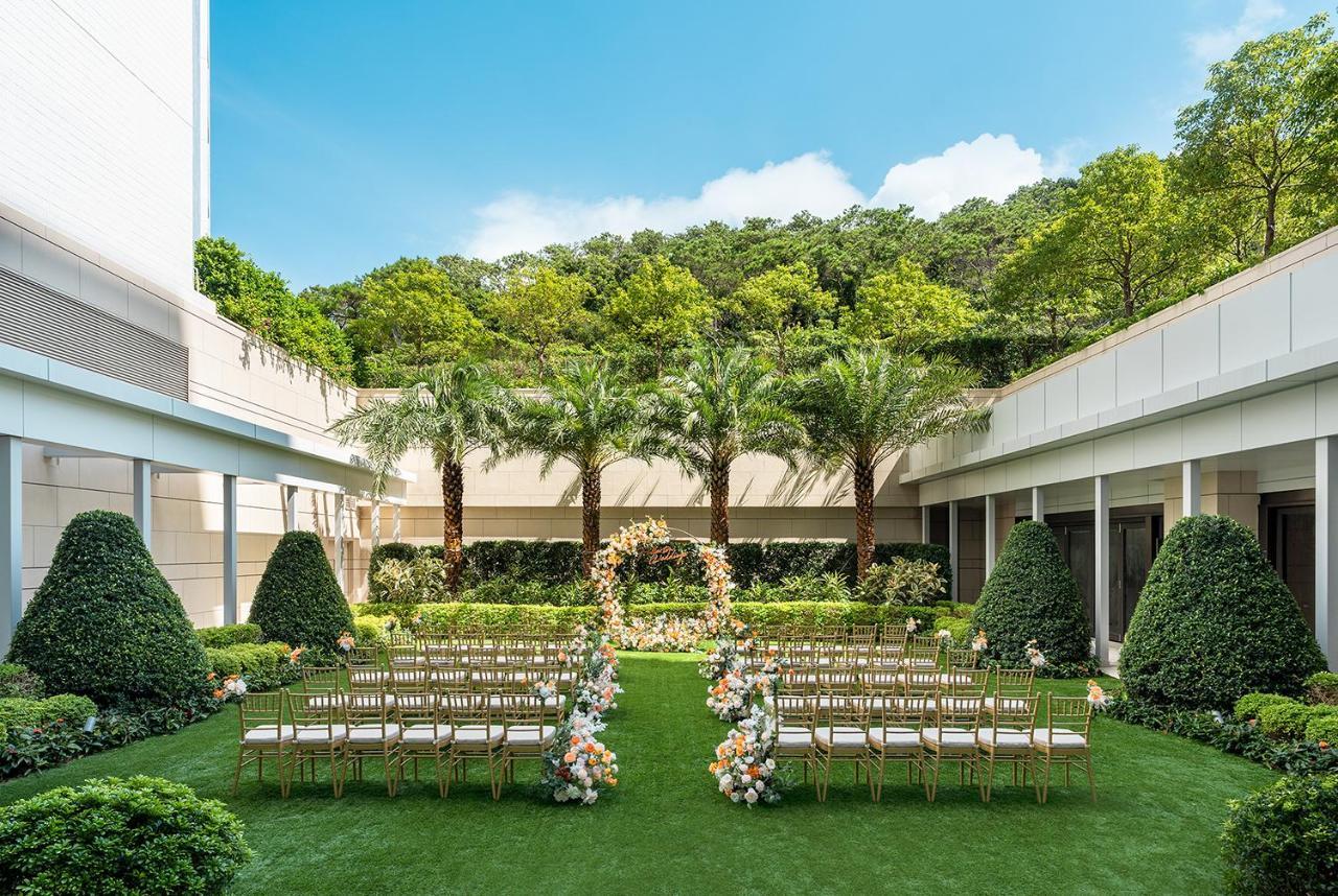 The Fullerton Ocean Park Hotel Hong Kong Exterior foto The Garden at The St. Regis Hong Kong